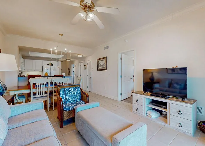 Bright & Breezy With Gulf View Pools & Access Holiday home