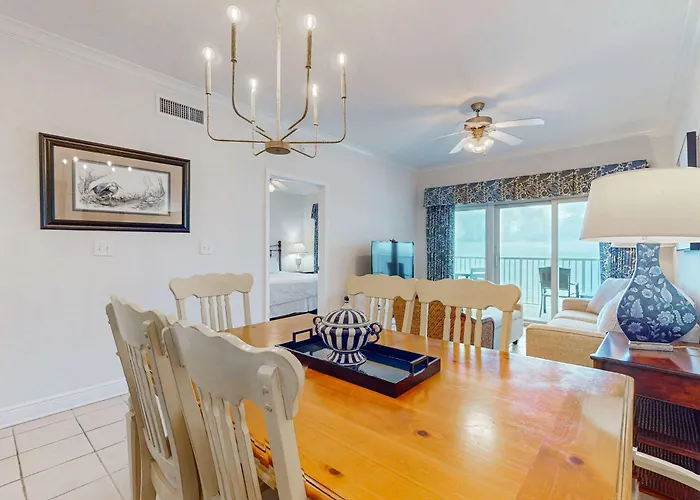 Bright & Breezy With Gulf View Pools & Access Holiday home *