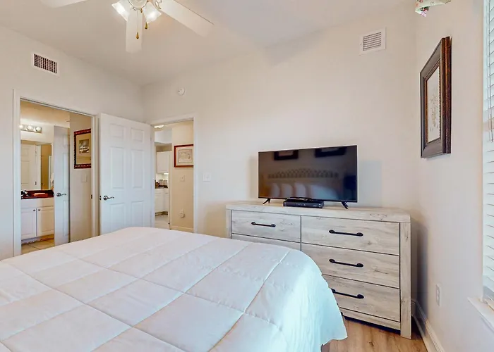 Bright & Breezy With Gulf View Pools & Access Gulf Shores