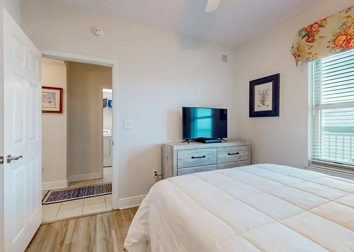 Bright & Breezy With Gulf View Pools & Access *
